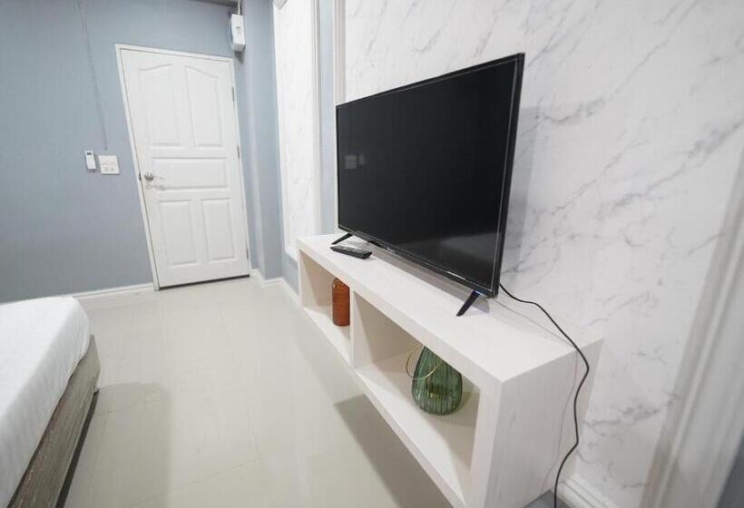 ホテル Roomquest Rojana Industrial Estate Area