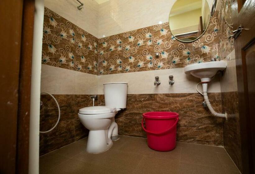 Отель Srichand Business Class Rooms