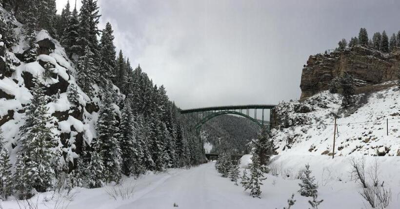 فندق The Green Bridge Inn