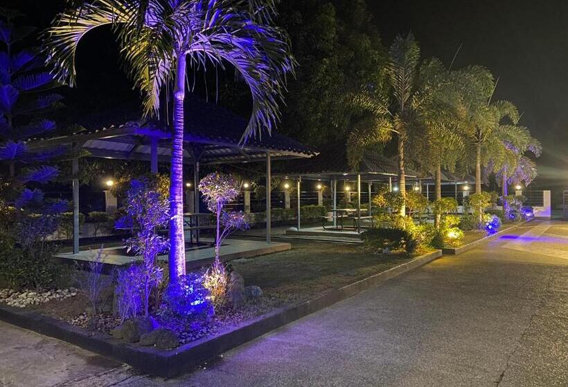 L’hyacinth Hotel And Resort