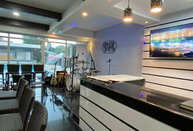 L’hyacinth Hotel And Resort