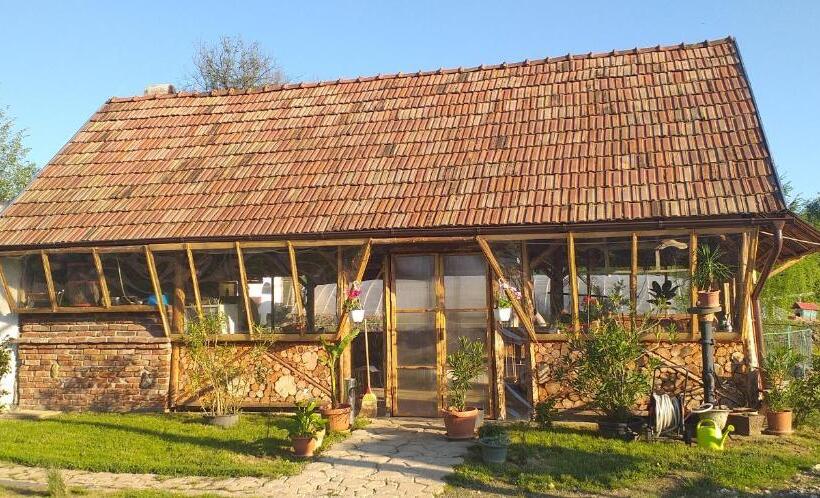 بنسيون Căsuța Din Zarand şi Punctul Gastronomic Local   Miliza