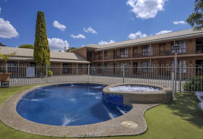 فندق على الطريق Rodney Motor Inn