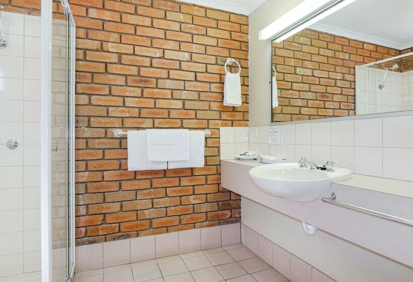 فندق على الطريق Rodney Motor Inn