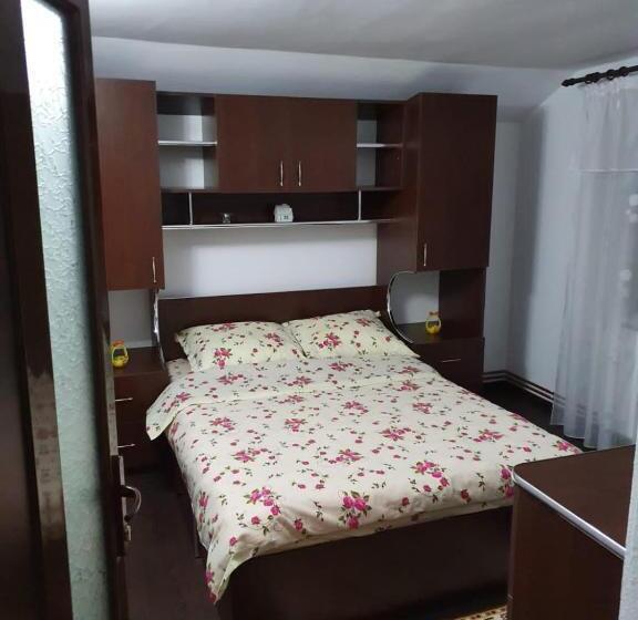 פנסיון Casa Din Deal Isverna Mehedinți