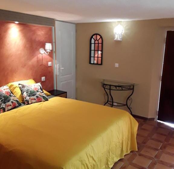 بنسيون Gite Les Cigales