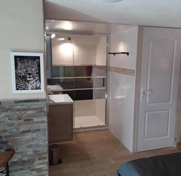 بنسيون Gite Les Cigales