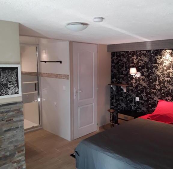 بنسيون Gite Les Cigales