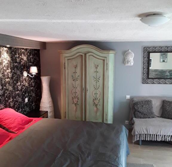 بنسيون Gite Les Cigales