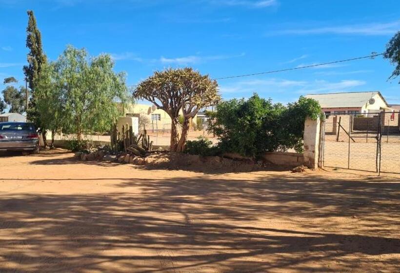 פנסיון Hollywood Lodge