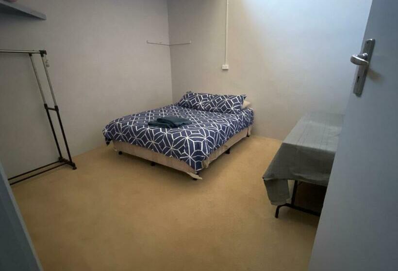 Пансион J S Hardware & Gifts