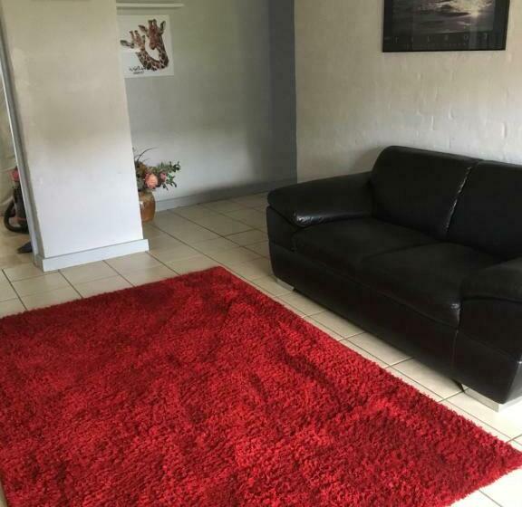 Пансион J S Hardware & Gifts