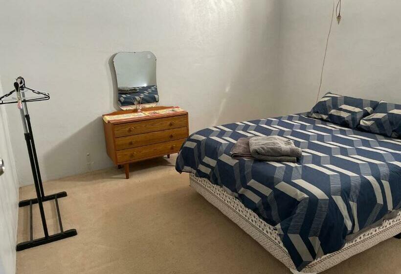 Пансион J S Hardware & Gifts