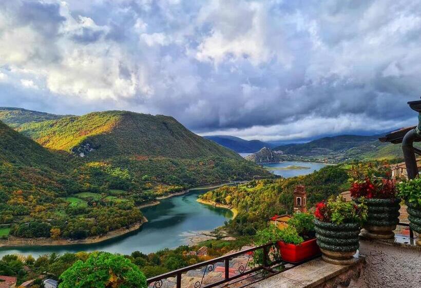 펜션 La Casa Sul Fiordo Lago Del Turano