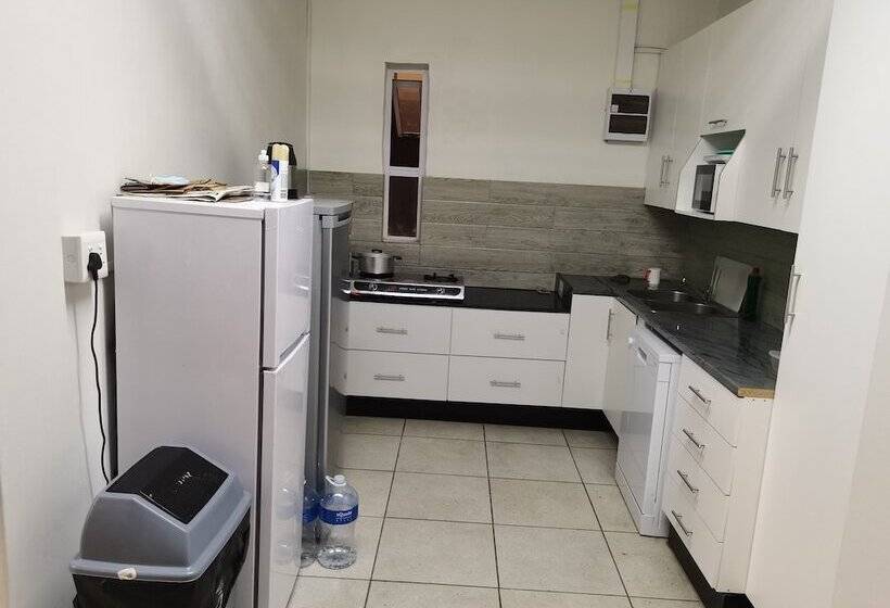 ペンション Monument Western Guesthouse