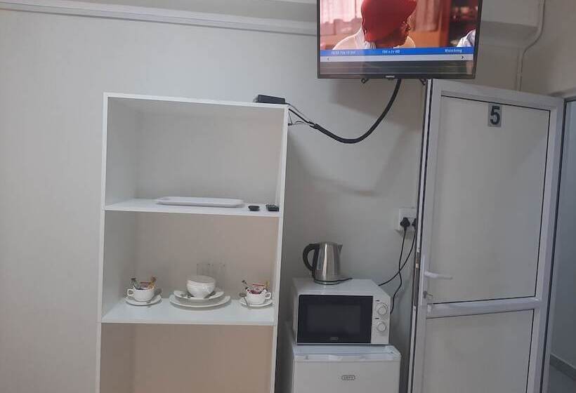 ペンション Monument Western Guesthouse