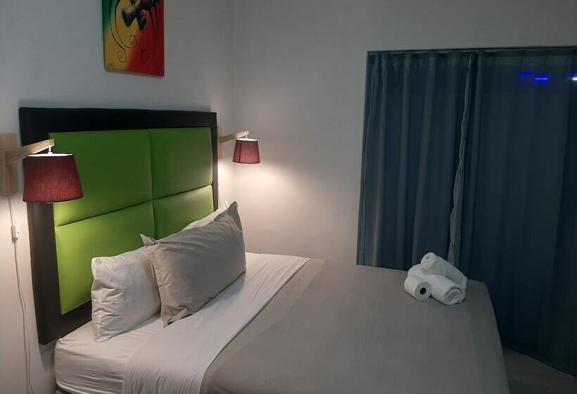 ペンション Monument Western Guesthouse