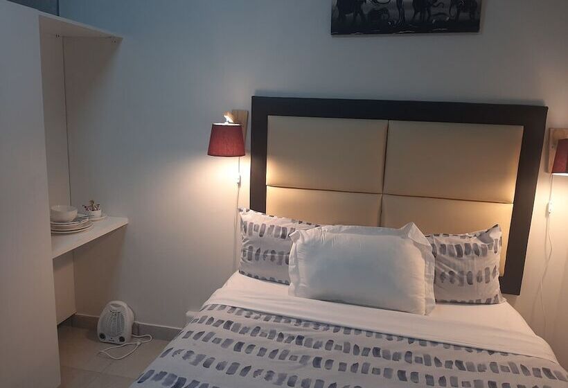 ペンション Monument Western Guesthouse