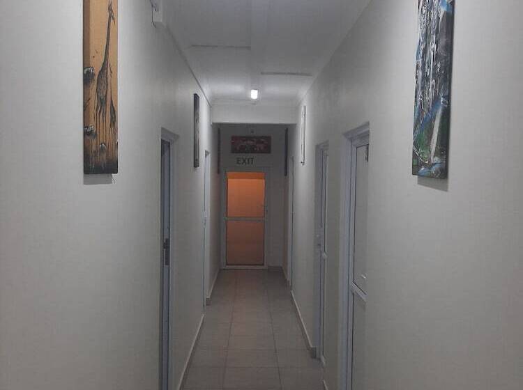 ペンション Monument Western Guesthouse