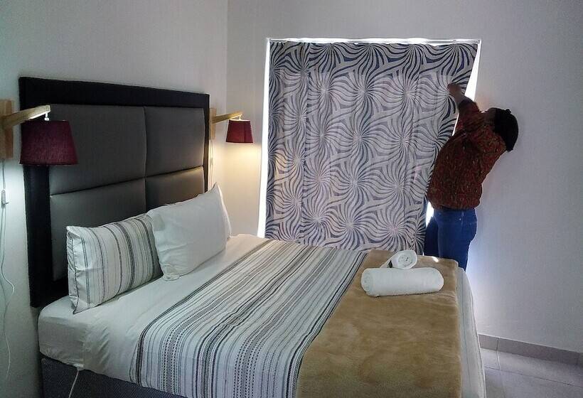 ペンション Monument Western Guesthouse