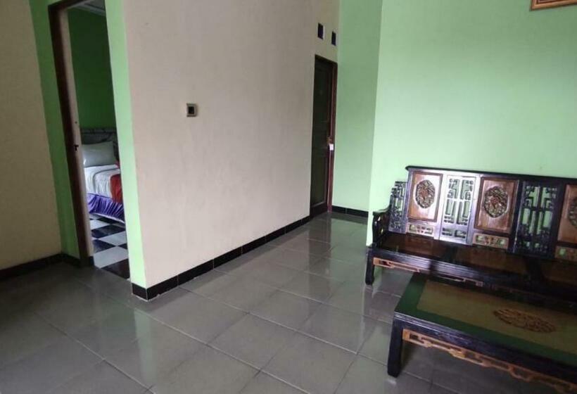 פנסיון Reddoorz Near Rsud Kebumen 2