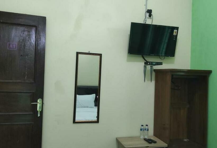 פנסיון Reddoorz Near Rsud Kebumen 2