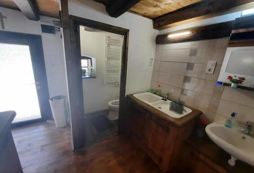 بنسيون Sasfészek Pihenő