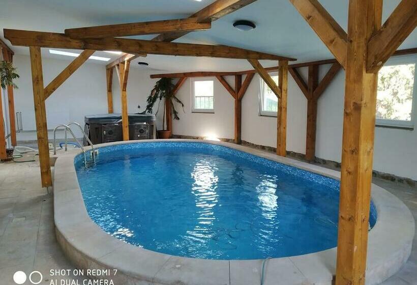 ペンション Soukromá Rezidence Pohádková Usedlost Lovětín