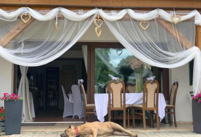 ペンション Soukromá Rezidence Pohádková Usedlost Lovětín