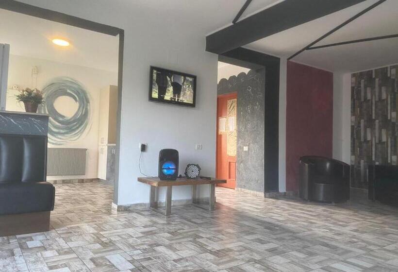 بنسيون Vila Petreceri Private