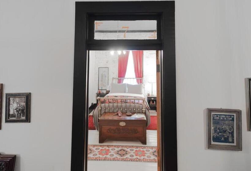 فندق صغير Beard And Lady Inn