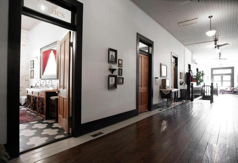 فندق صغير Beard And Lady Inn