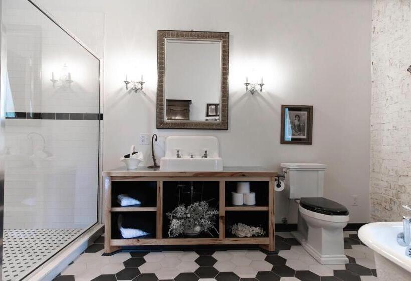 Общежитие Beard And Lady Inn