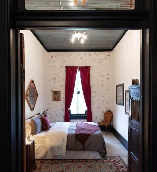 Общежитие Beard And Lady Inn