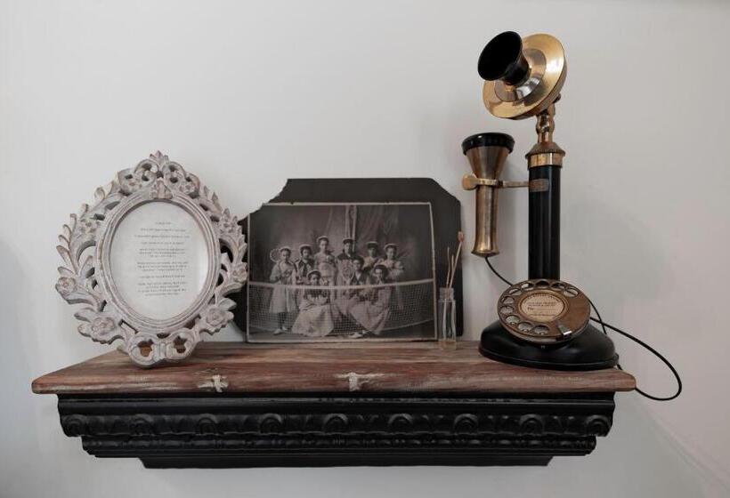 Общежитие Beard And Lady Inn