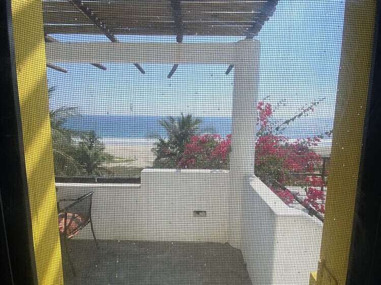 مبيت وإفطار Beachfront Paradise Boutique