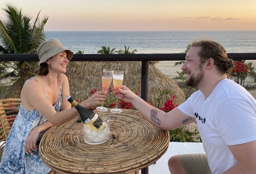 مبيت وإفطار Beachfront Paradise Boutique