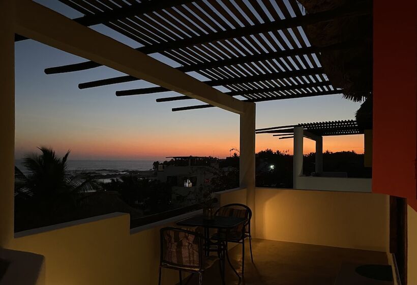 مبيت وإفطار Beachfront Paradise Boutique