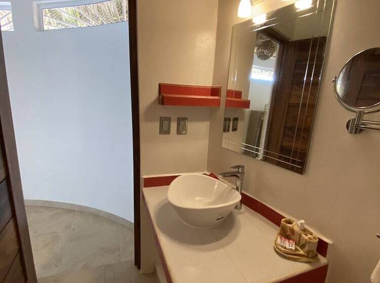 مبيت وإفطار Beachfront Paradise Boutique