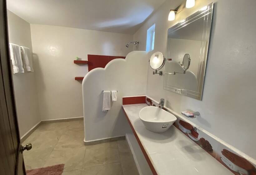 مبيت وإفطار Beachfront Paradise Boutique