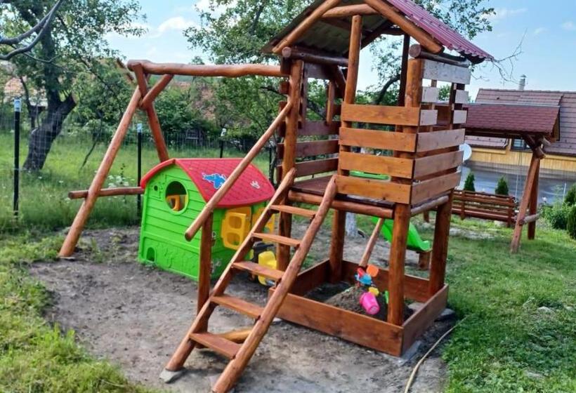 住宿加早餐  Pensiunea Iulia