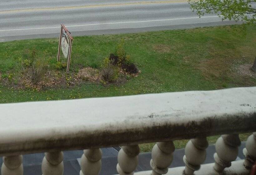 Guilford Bed And Breakfast