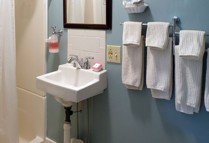 Guilford Bed And Breakfast