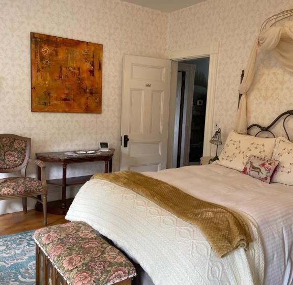 Guilford Bed And Breakfast