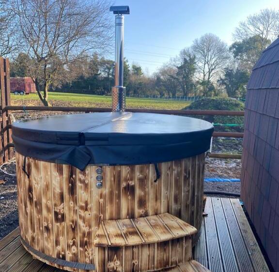 Отель Bryn Glamping