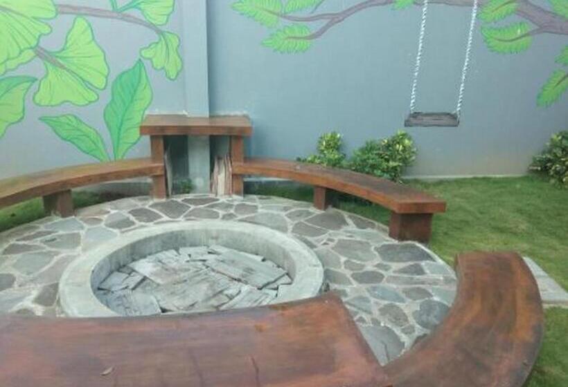 ホテル Kedai Oma Syariah Mitra Reddoorz