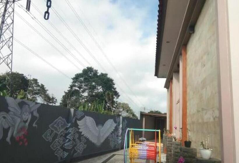 ホテル Kedai Oma Syariah Mitra Reddoorz