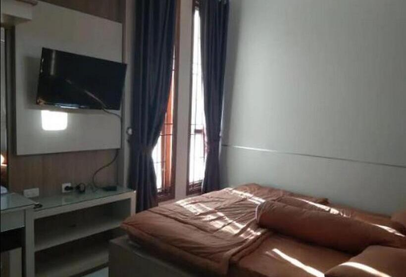 ホテル Kedai Oma Syariah Mitra Reddoorz