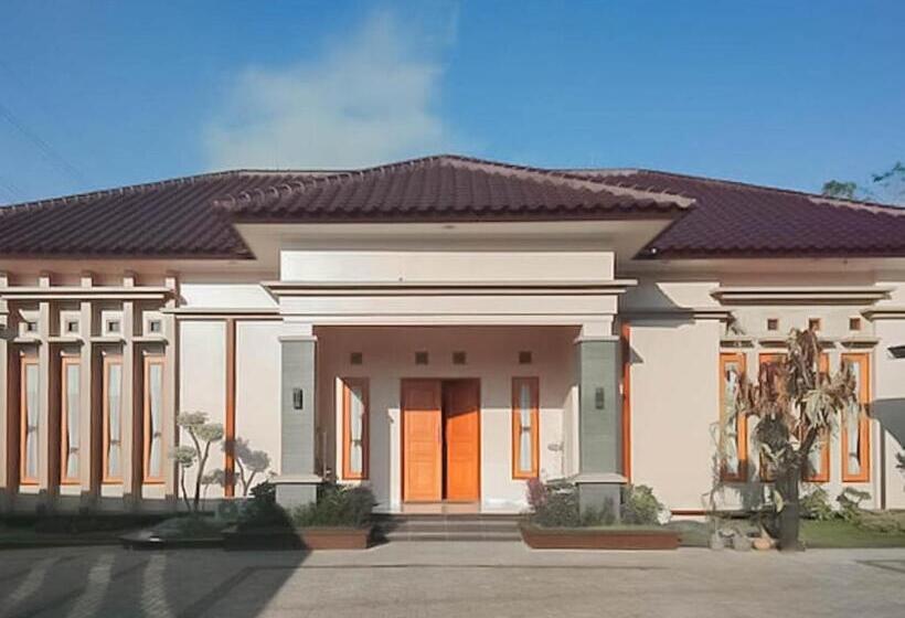 ホテル Kedai Oma Syariah Mitra Reddoorz