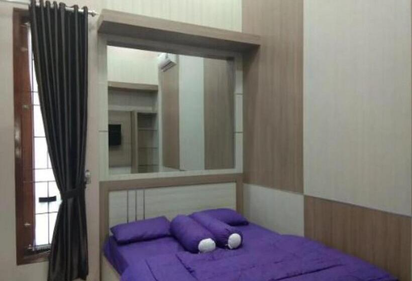 ホテル Kedai Oma Syariah Mitra Reddoorz